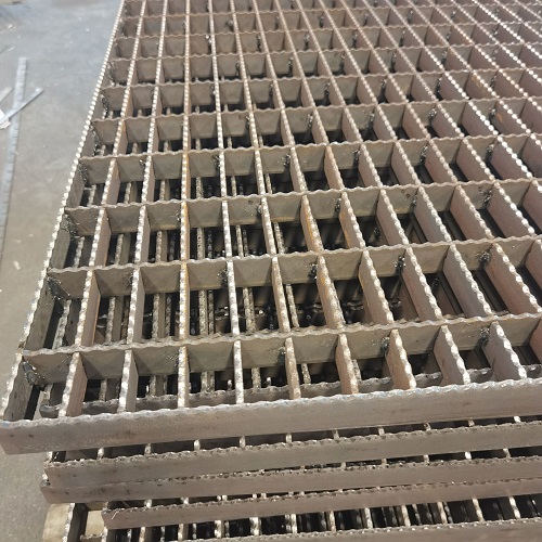 齒形平臺(tái)鋼格柵鋼格板的特性、應(yīng)用和可靠性