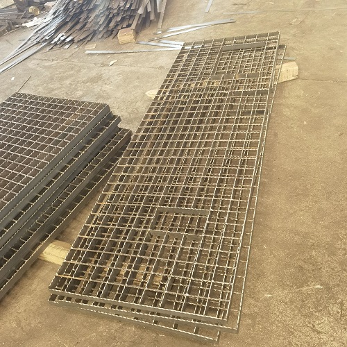 養(yǎng)殖場(chǎng)所鋼格柵：防堵塞與防腐蝕的設(shè)計(jì)方案