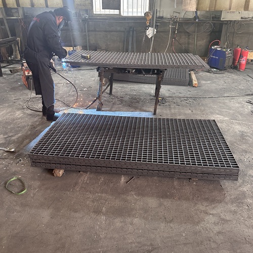 高空平臺(tái)鋼格板用途及安全標(biāo)準(zhǔn)